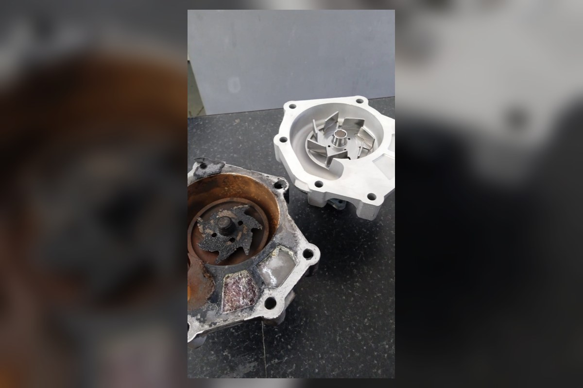 Old and new water pump comparison during cambelt replacement