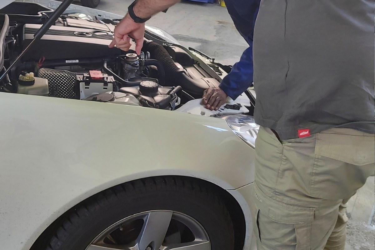 mechanic at a car service centre near me in Randburg