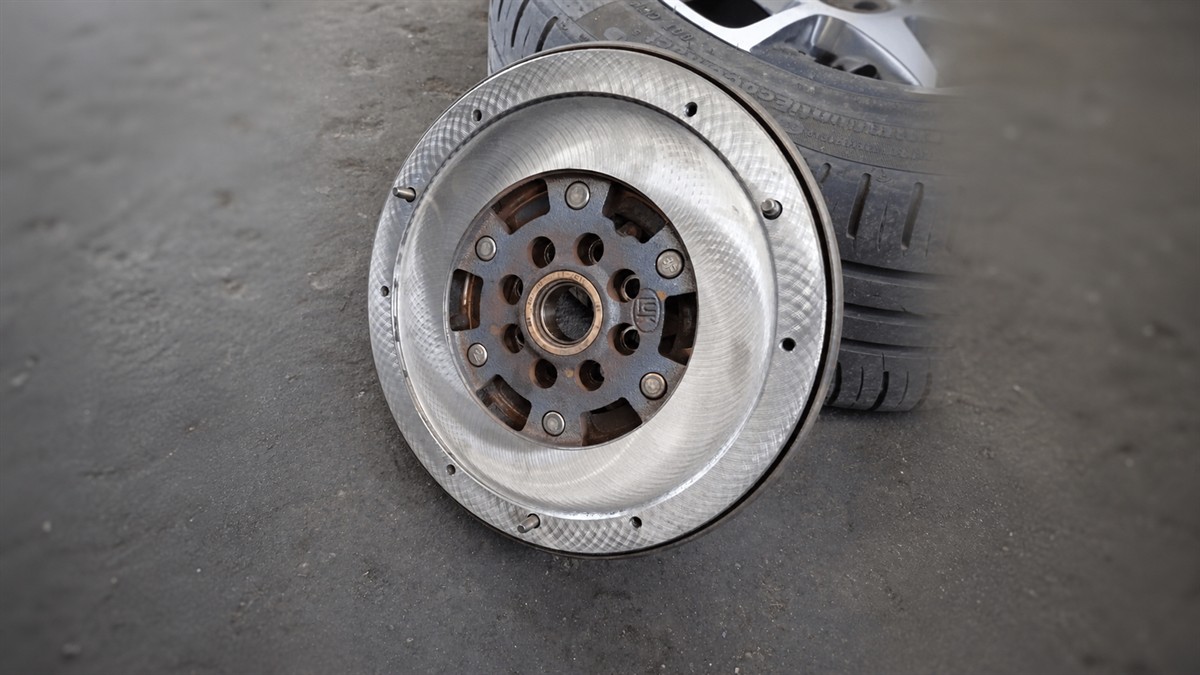 Dual-mass flywheel with a machined friction surface